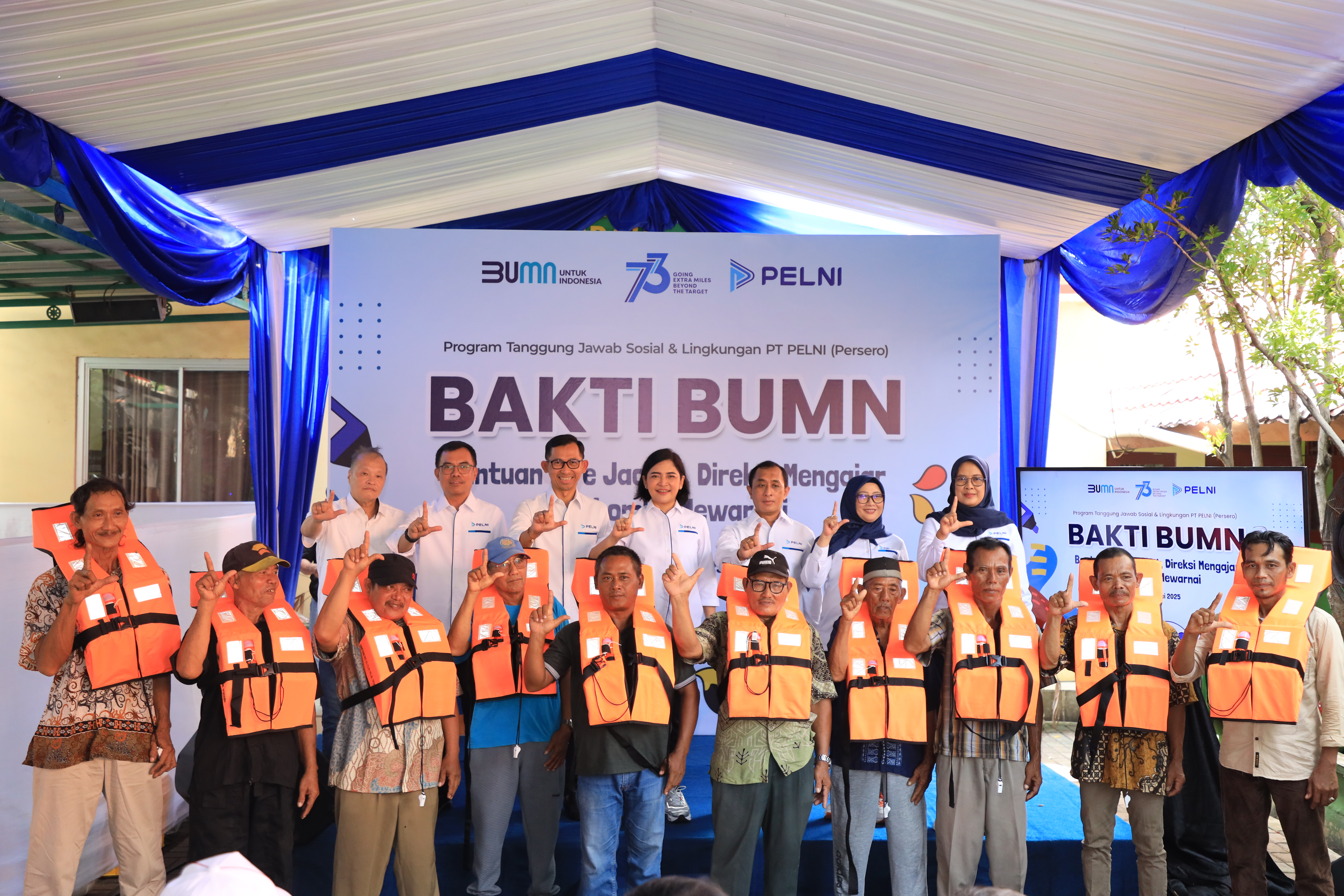 Pembagian Life Jacket Kepada para Nelayan Cilincing (7/5).